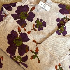 🌺Pretty flowered mock neck sweater, NWT🌺